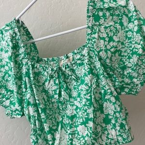 Universal Thread Cropped Tee